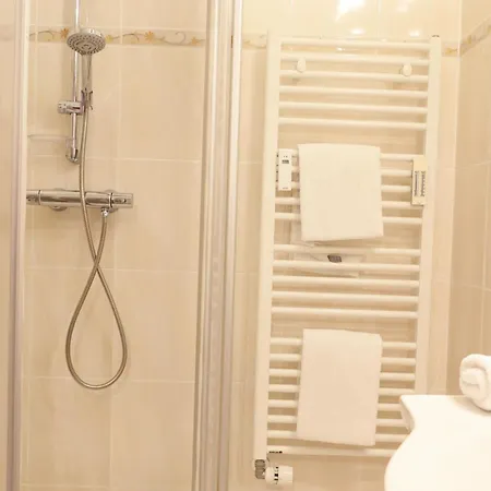 Einfaches 2-zimmer-appartement Mit Balkon.