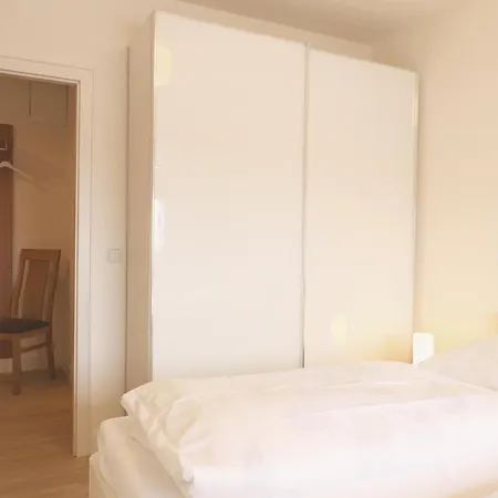 Einfaches 2-zimmer-appartement Mit Balkon. Westerland