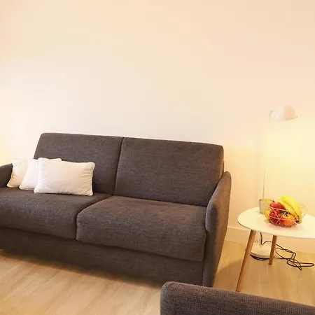 Apartment Einfaches 2-zimmer-appartement Mit Balkon.