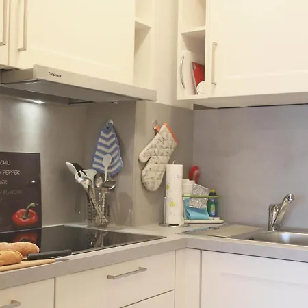 Einfaches 2-zimmer-appartement Mit Balkon. Apartman *