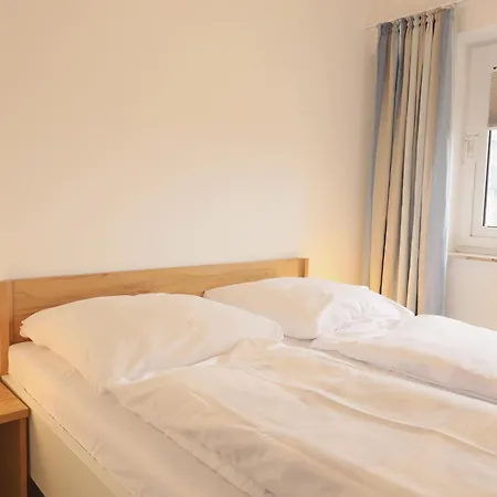 Einfaches 2-zimmer-appartement Mit Balkon.