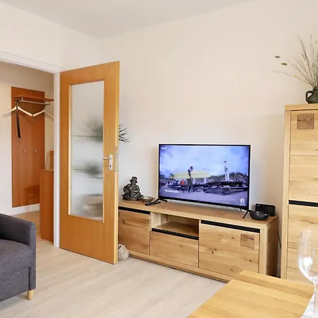 Einfaches 2-zimmer-appartement Mit Balkon. Apartman *