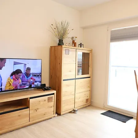 Einfaches 2-zimmer-appartement Mit Balkon. *